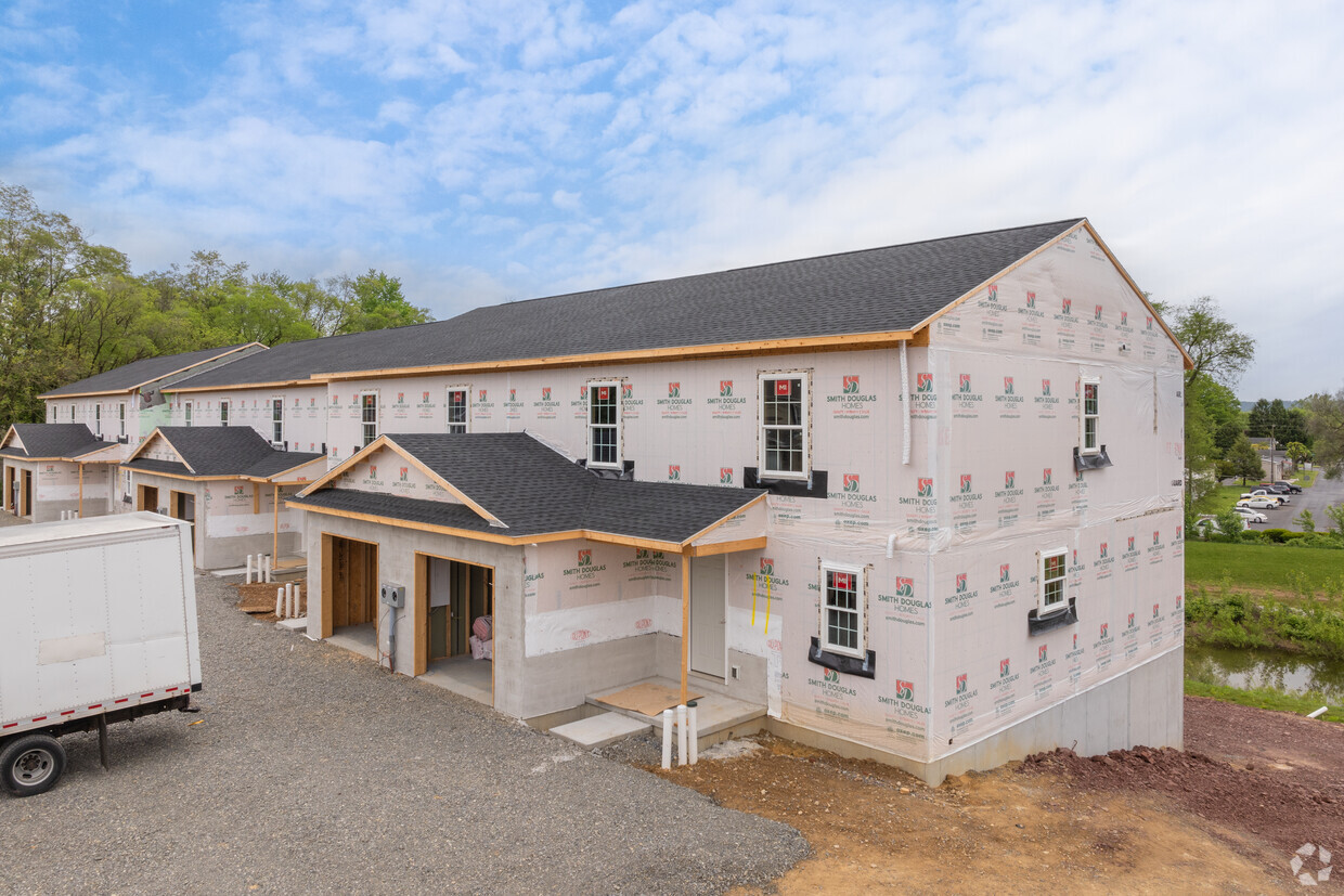 Building Photo - Town's Edge Townhomes