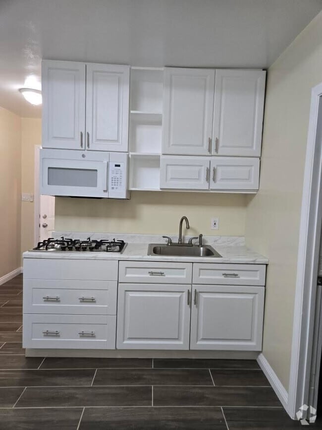 Building Photo - 2722 W 73rd St