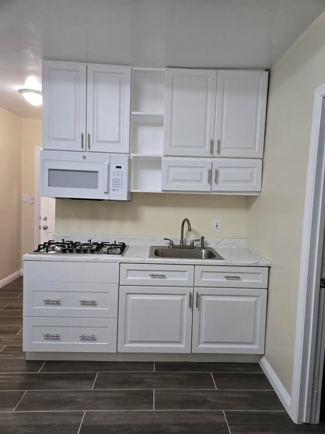 Kitchen - 2722 W 73rd St