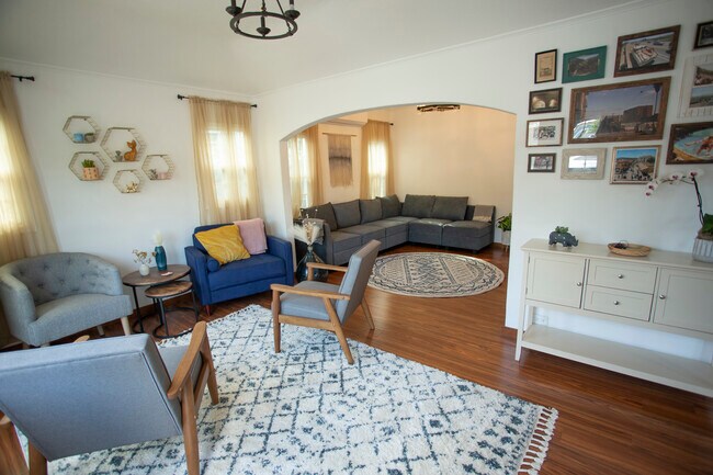Tenga en cuenta: La vivienda se entregará sin amueblar. - 1675 West Blvd