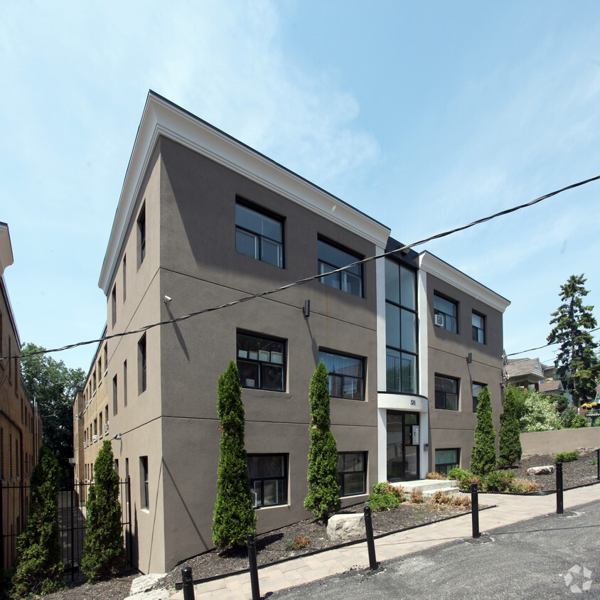 Photo du bâtiment - 526 Harvie Ave