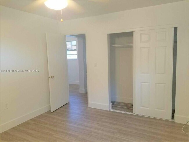 Foto del edificio - 720 NW 27th Ct