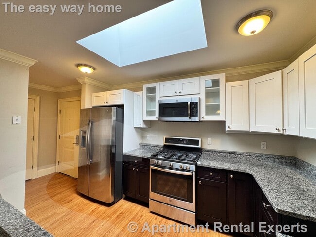 Building Photo - 286 Main St