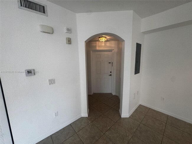 Building Photo - 8999 NW 107 Ct