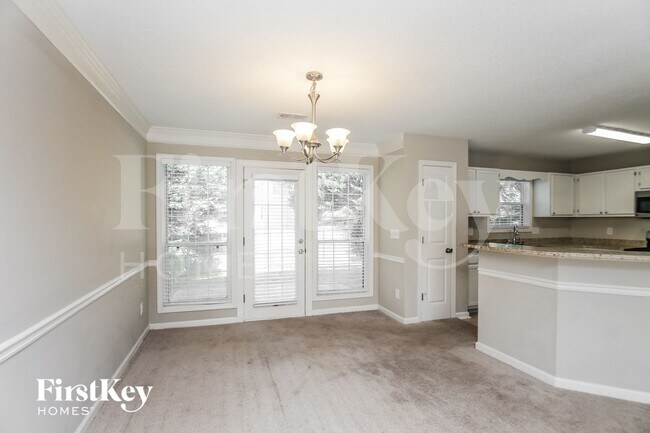 Foto del edificio - 2701 Chadwick Ln NW