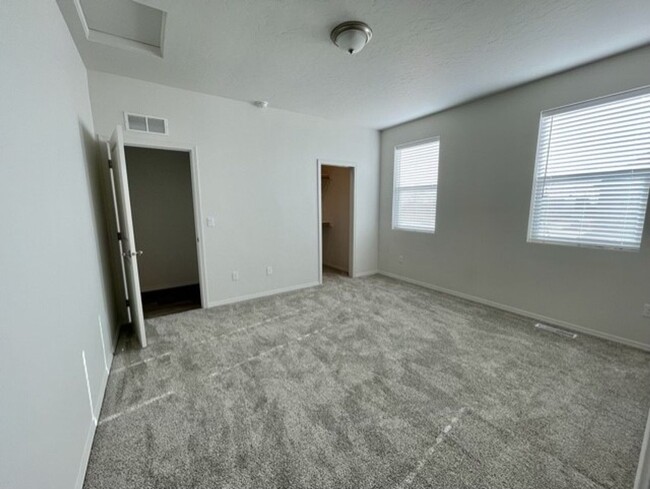 Building Photo - 2 BD / 2 BA