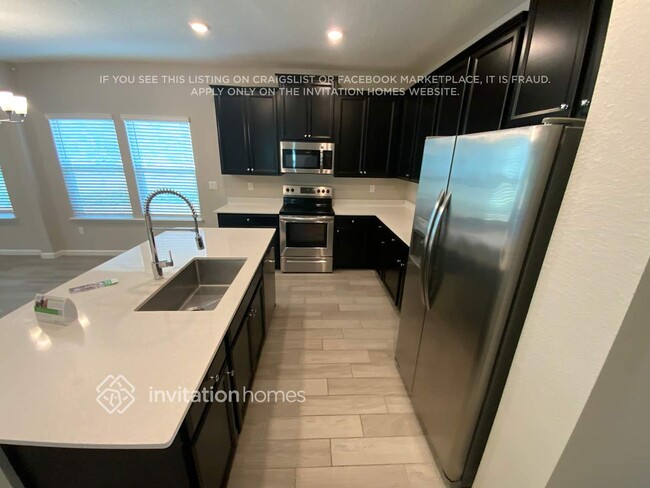 Building Photo - 9811 Lemon Grass Ln