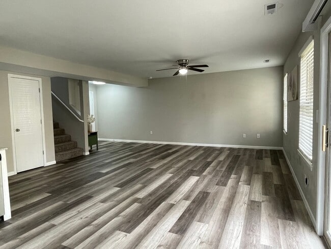 Building Photo - Cross Creek Villas