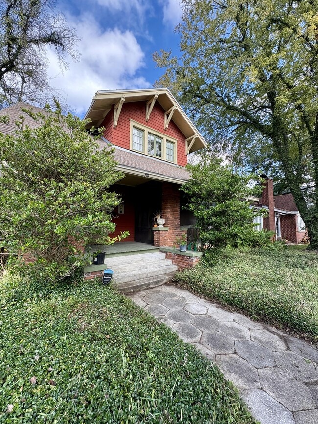 Foto del edificio - 2043 Dellwood Ave