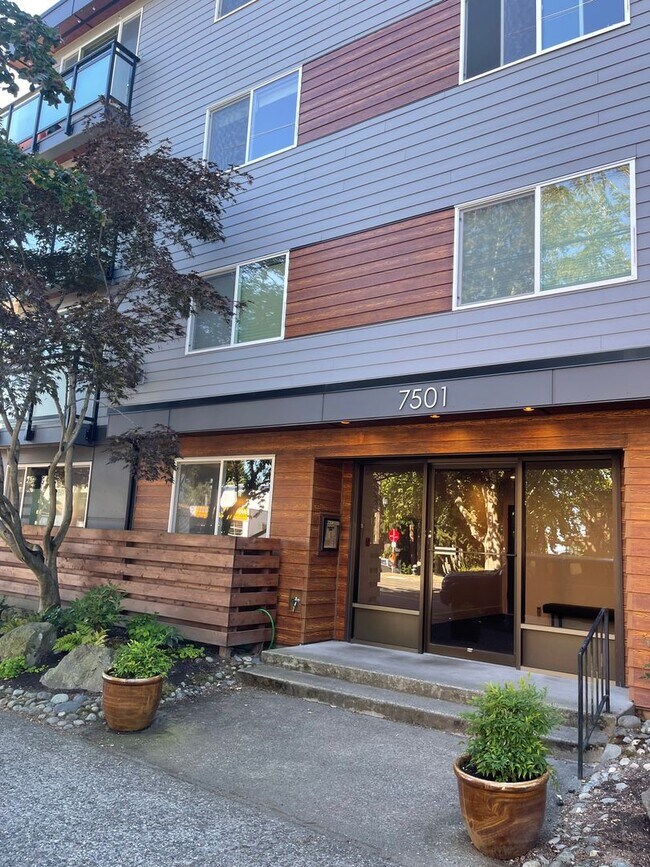 Foto del edificio - Charming 1-bedroom, 1-bathroom Condo in Phinney Ridge.