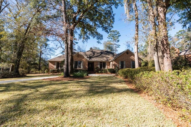 Building Photo - 4bd/2ba NE All Brick Beauty off Kerry Forest