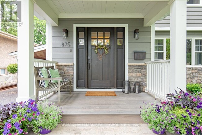 Building Photo - 875 Kingsmere Ave