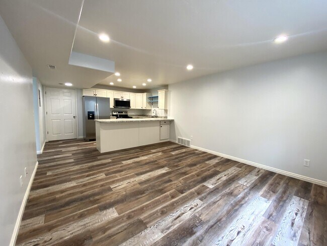 Foto del edificio - 1584 E Ridgefield Rd