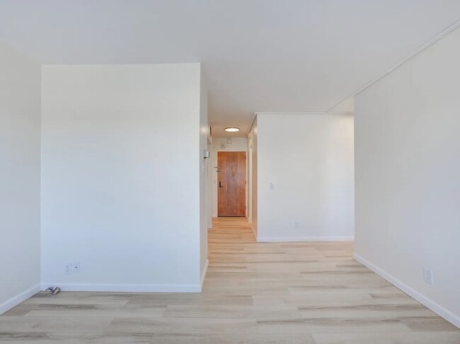 Building Photo - 555 E William St