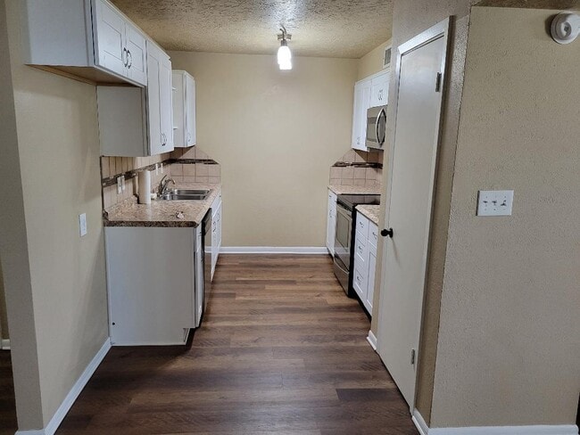 Kitchen - 3 Dana St