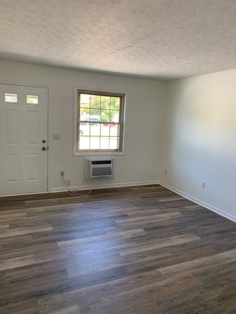 Foto principal - 1201 Todd Ln