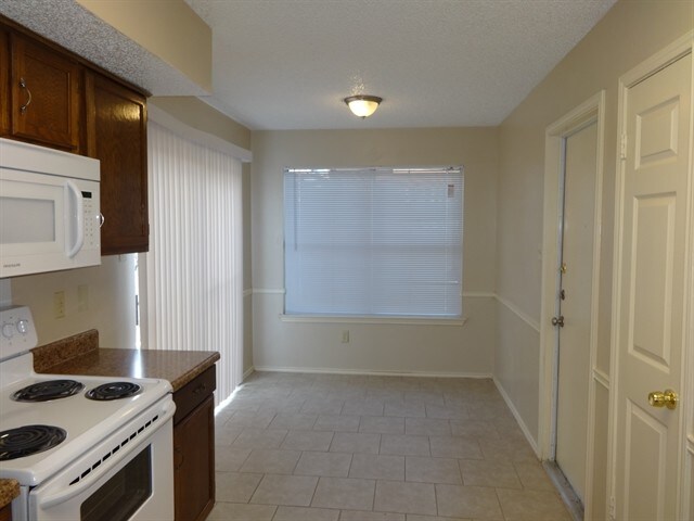 Building Photo - 6907 Quail Lake