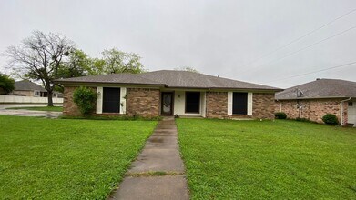 Building Photo - 760 NW Douglas St