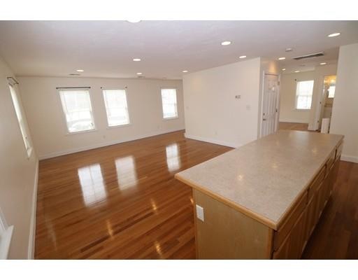 Building Photo - 76 Seaver St