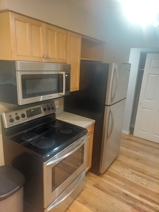 Kitchen - 656 N Logan St
