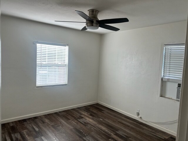 Foto del edificio - 215 Hemlock Ave