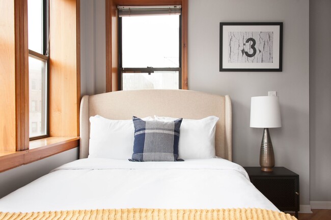 Foto del edificio - 902 Addison W St