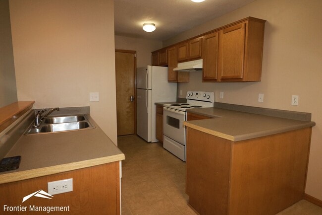 Building Photo - 906-908 Kramer