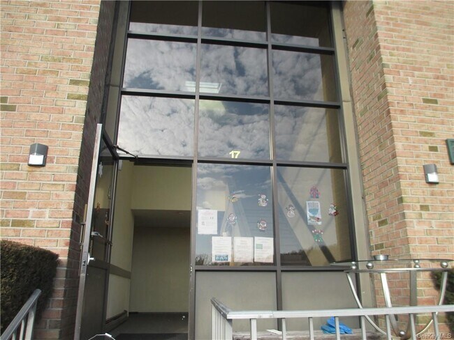 Building Photo - 17 Brevoort Dr