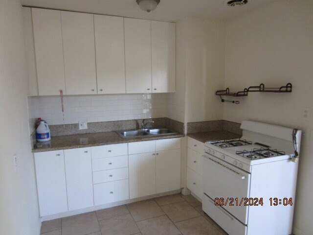 Foto del edificio - 14839 Blythe St