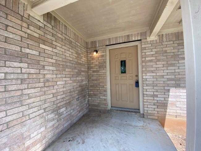 Building Photo - 124 Easy St