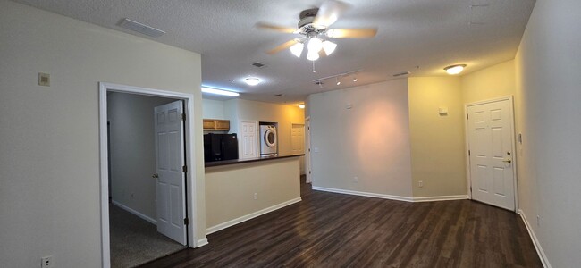 Foto del edificio - Willow Ridge - Ground Level Condo