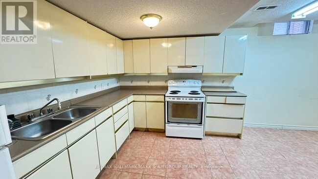 Building Photo - 316 Valleymede Dr