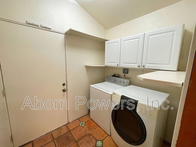 Foto del edificio - 2796 Coloma St