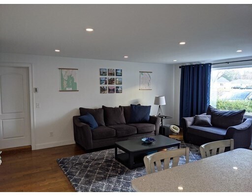 Foto del edificio - 22 Hemlock Dr