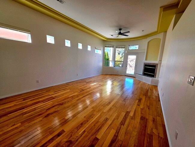 Building Photo - 3-Bedroom, 2-Bathroom Home in Desirable Fa...