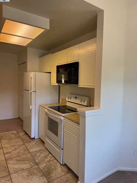 Foto del edificio - 8145 Mountain View Dr