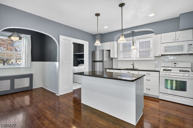 Foto del edificio - 1793 E 2nd St