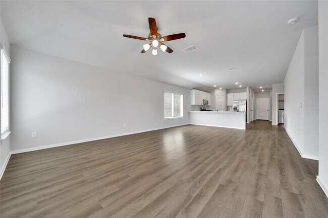 Building Photo - 8007 Camphor Ct