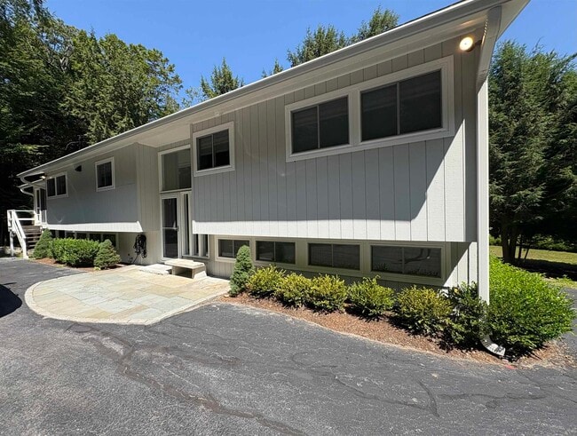 Building Photo - 121 Upper Bay Rd