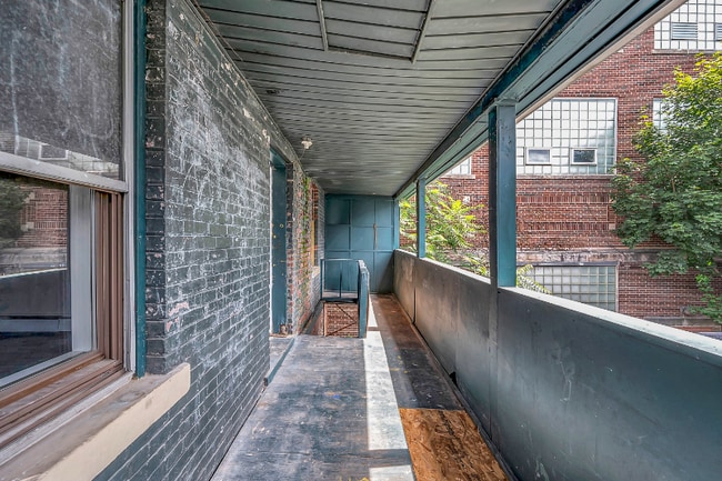Building Photo - 129 N River St