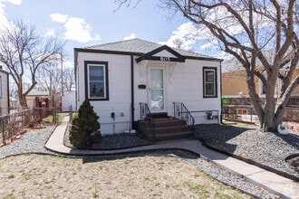 Building Photo - 805 E 6th St