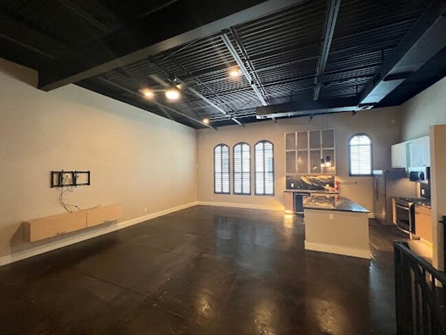 Foto del edificio - Charming Two Bedroom Loft in Houston with ...