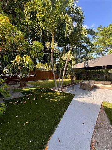 Foto del edificio - 365 Fairway Dr