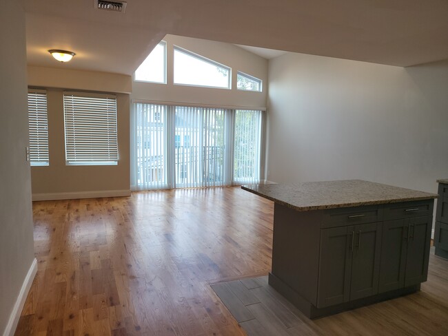 Kitchen - 78 Isabella Ave