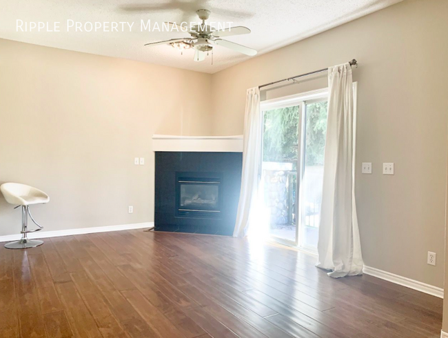 Photo du bâtiment - 50% OFF YOUR FIRST MONTHS RENT! AMAZING 2 ...