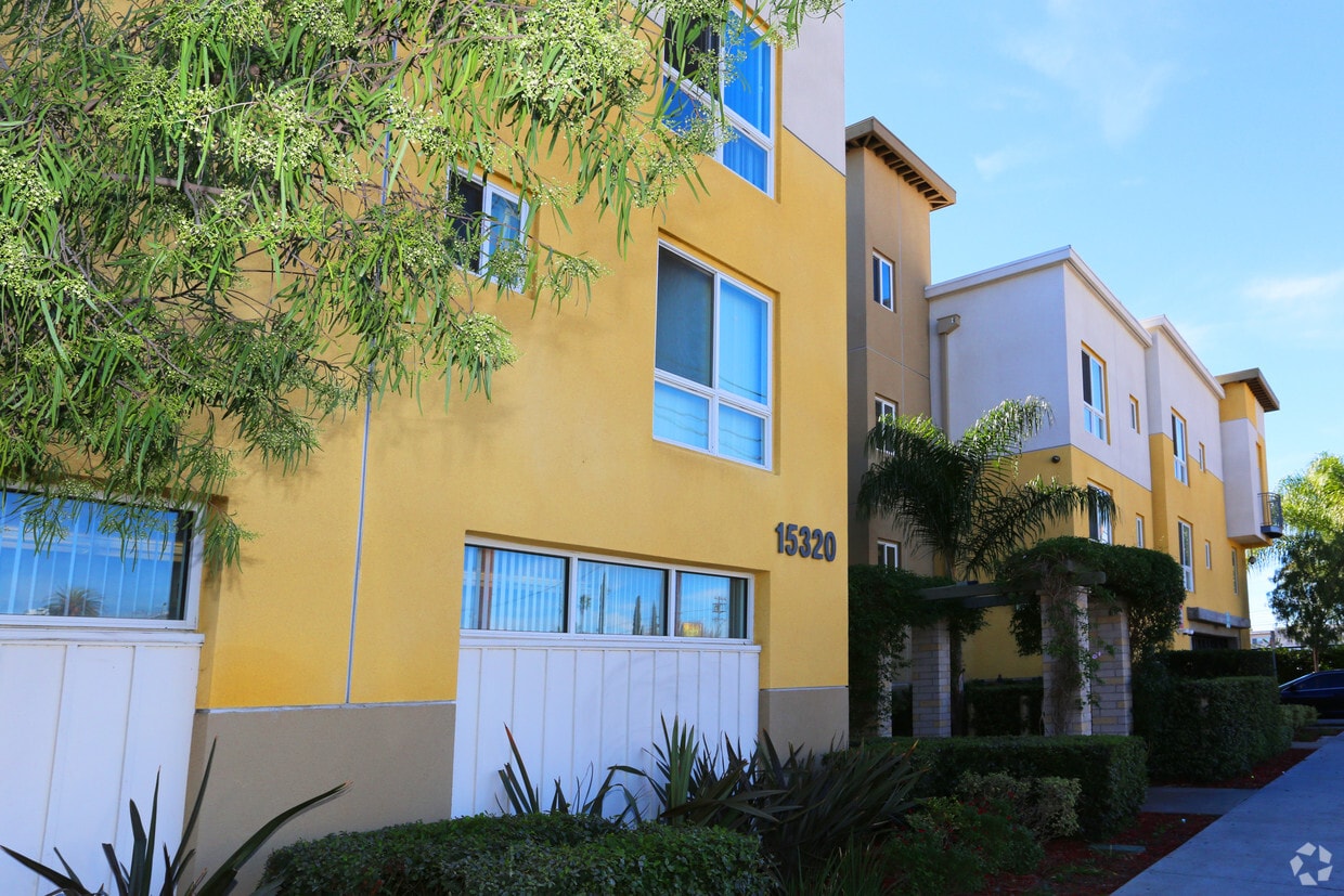 Rayen Apartments Apartments in North Hills, CA