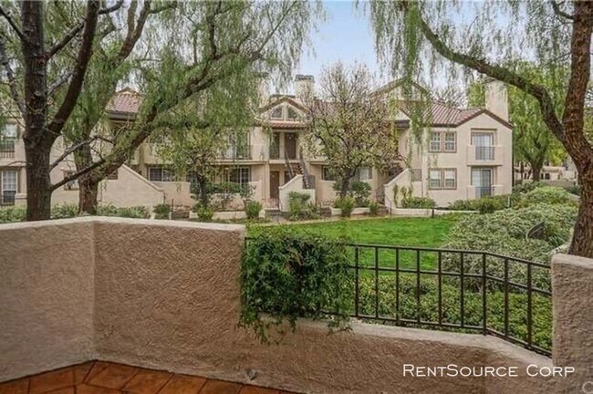 Building Photo - 2 bed, 2 bath Condo in Valencia For Rent!