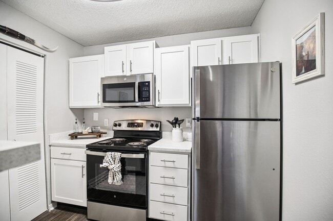 Building Photo - 1070 Main Apartments