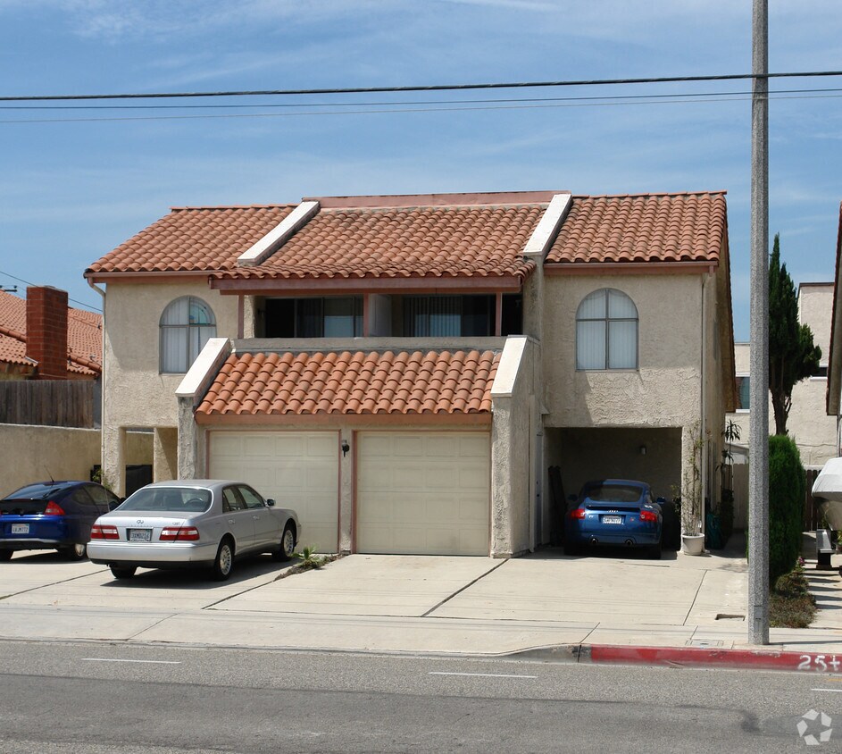16701 Bolsa Chica St, Huntington Beach, CA 92649 Apartments in