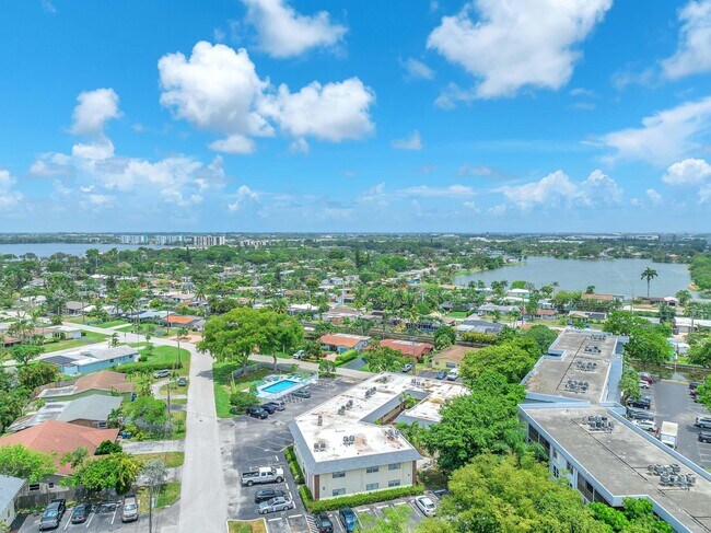Foto del edificio - 1720 NW 37th St